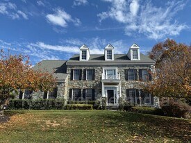 13568 Heritage Farms Dr in Gainesville, VA - Building Photo