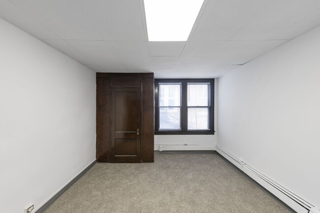 2 N Huron St in Ypsilanti, MI - Foto de edificio - Building Photo