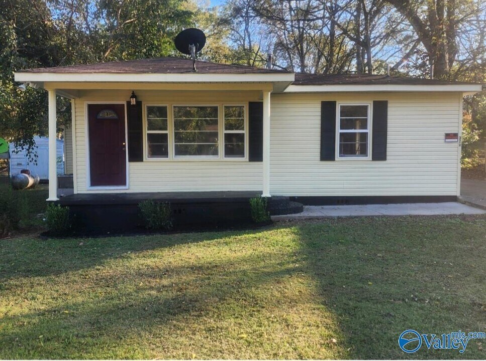 325 S Plymouth Rd NW in Huntsville, AL - Foto de edificio