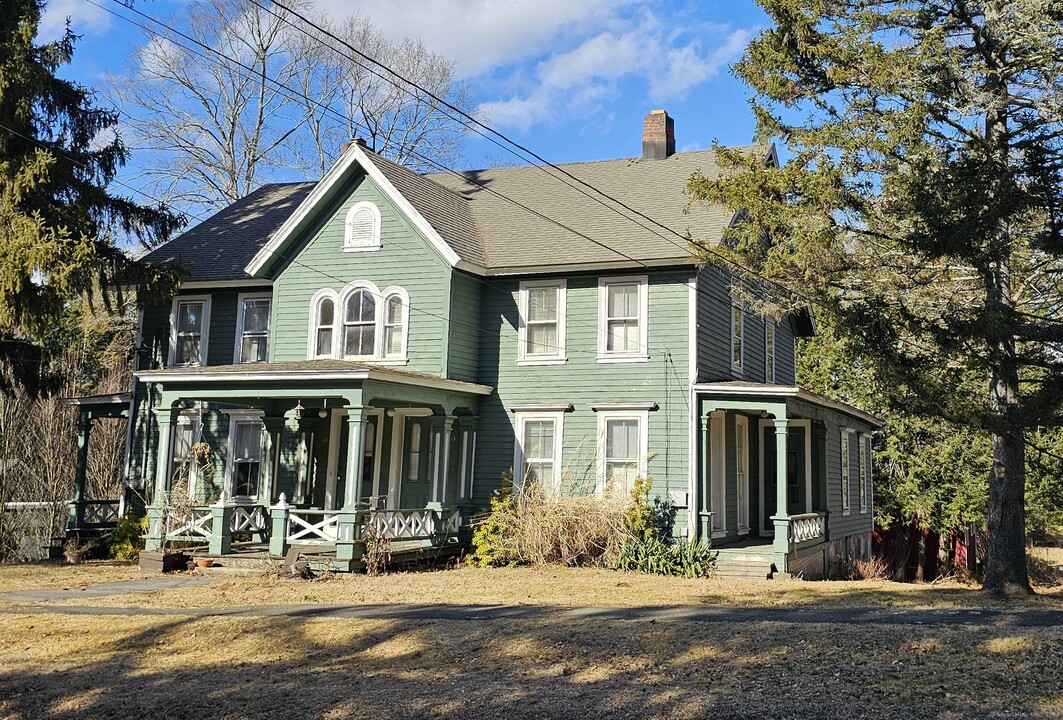 13-15-15 Pleasant St in Woodbury, CT - Foto de edificio