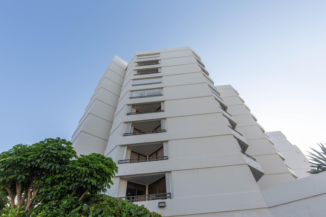 3560 S Ocean Blvd in South Palm Beach, FL - Building Photo