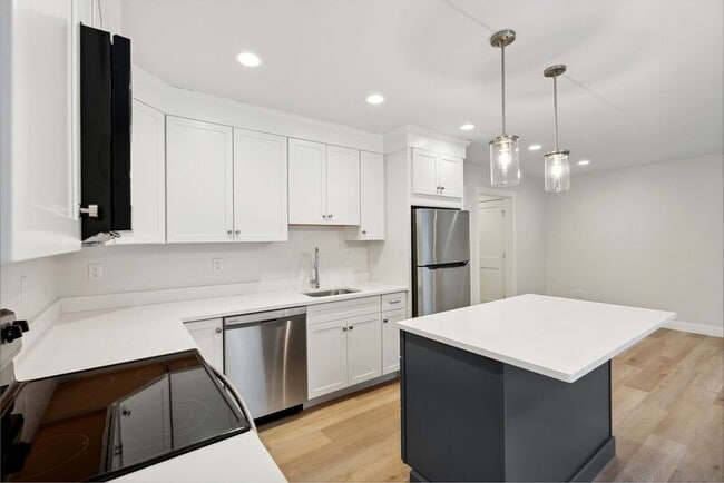 6 Hoxton Ln in Kennebunk, ME - Building Photo - Building Photo