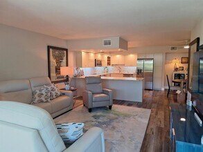 199 Whispering Sands Dr in Sarasota, FL - Building Photo - Building Photo