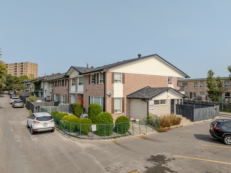 61 Ardglen Dr in Brampton, ON - Building Photo