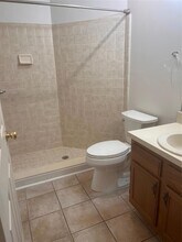 5018 SW 94th St in Gainesville, FL - Foto de edificio - Building Photo