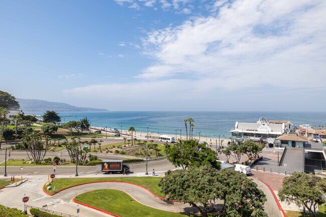 640 The, Unit 109 in Redondo Beach, CA - Building Photo - Building Photo