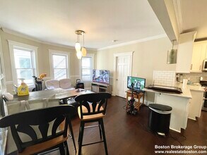 8 Taft St, Unit #2 in Boston, MA - Building Photo - Building Photo