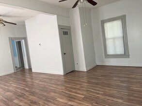 121 W Kansas St in Pittsburg, KS - Building Photo - Building Photo