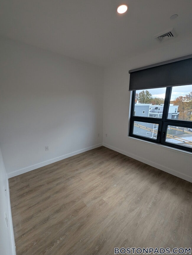 199 Gardner St in Boston, MA - Foto de edificio - Building Photo