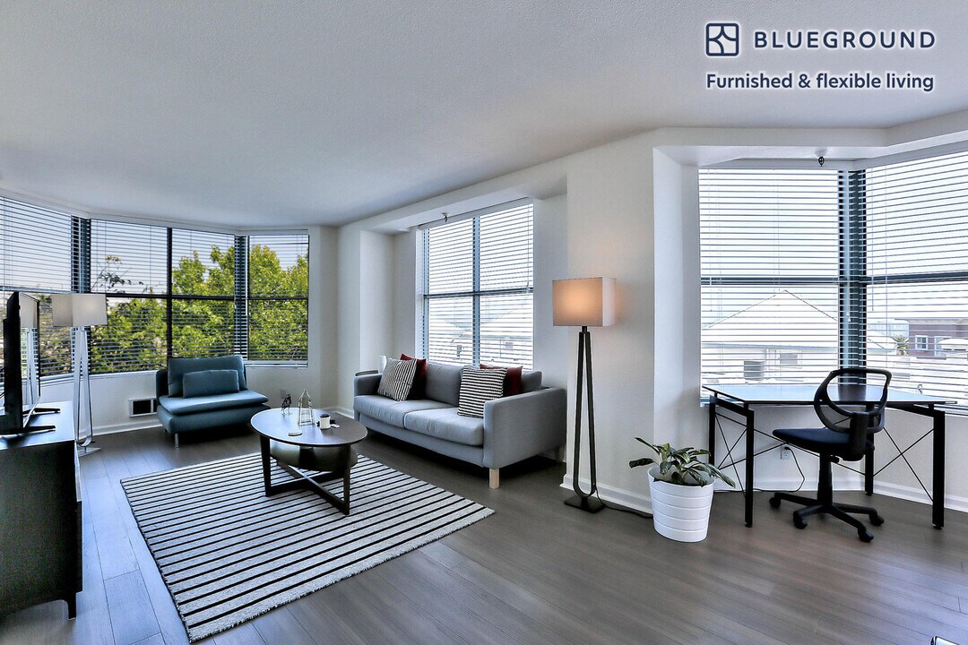 2 Townsend St in San Francisco, CA - Building Photo