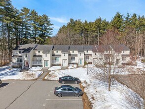 9 Pine Meadows Dr in Exeter, NH - Building Photo - Building Photo