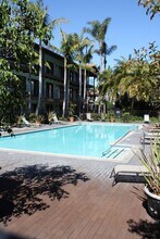 17200 Newhope St in Fountain Valley, CA - Building Photo - Building Photo