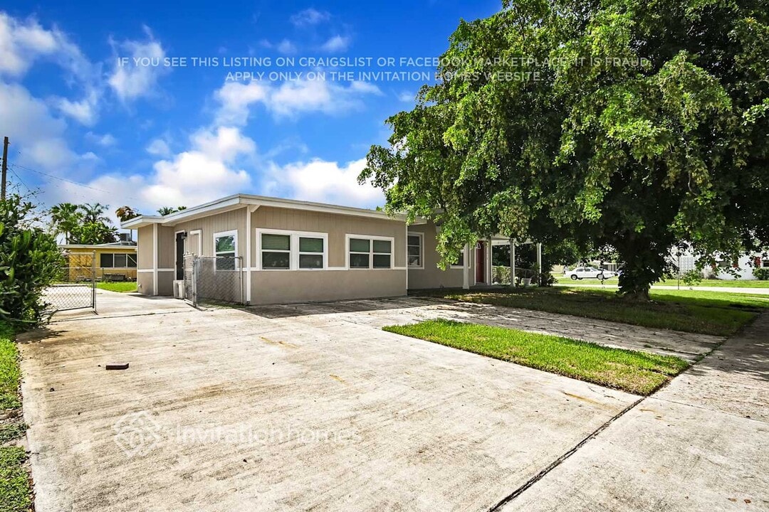 1018 S 12th St in Lantana, FL - Building Photo