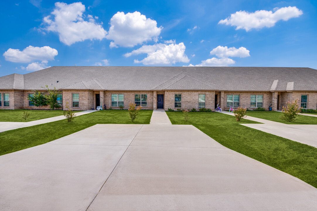 1101 Grindstone Rd in Weatherford, TX - Building Photo