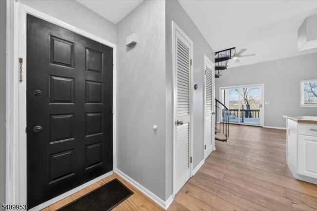 property at 7 Arapahoe Dr