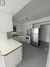 345 Centre St E in Richmond Hill, ON - Building Photo - Building Photo