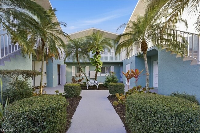 8109 Country Rd in Ft. Myers, FL - Building Photo - Building Photo