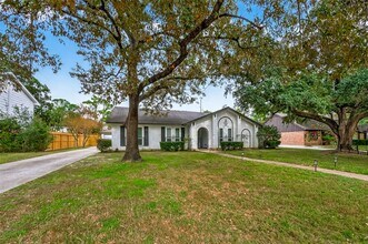 13418 Paradise Valley Dr in Houston, TX - Building Photo - Building Photo