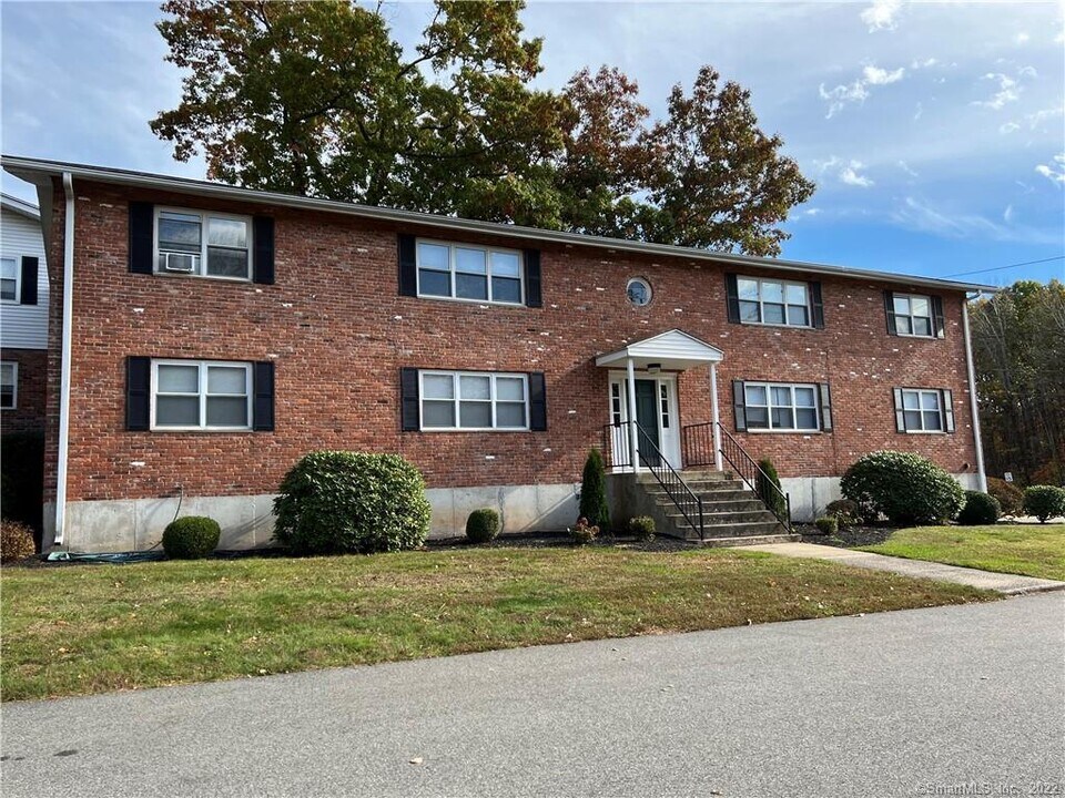 470 Oak Ave in Cheshire, CT - Building Photo