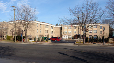 Erin Manor Apartments in Eastpointe, MI - Building Photo - Building Photo