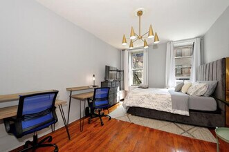 165 E 90th St in New York, NY - Building Photo - Building Photo