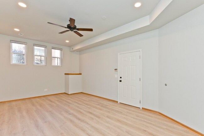 1547 W Augusta Blvd in Chicago, IL - Building Photo - Building Photo