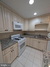 5964 Westchester Park Dr in College Park, MD - Building Photo - Building Photo