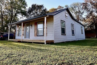 610 Kerr St in Dayton, TX - Building Photo - Building Photo
