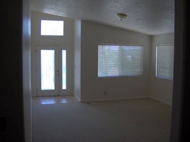 3182 Truman Dr in Santa Clara, UT - Foto de edificio - Building Photo