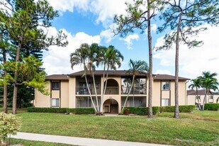 414 Pine Glen Ln in Greenacres, FL - Building Photo