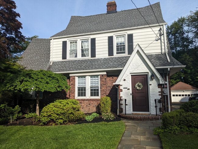 735 Summit Ave in River Edge, NJ - Building Photo - Building Photo