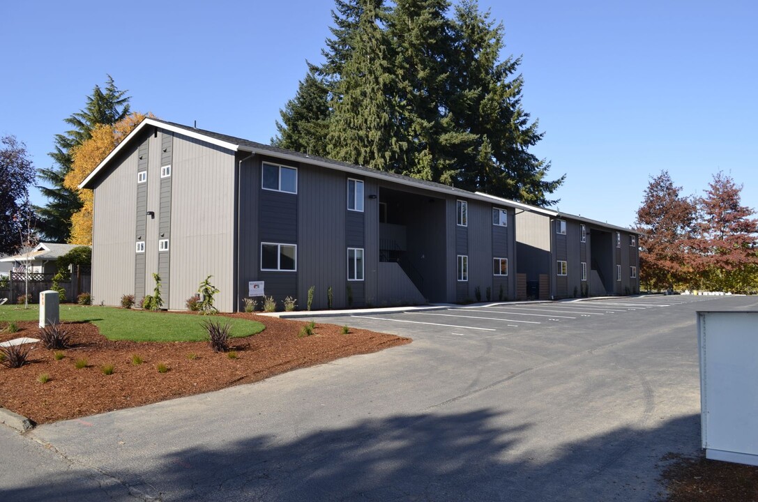 336 Whitesell St W in Monmouth, OR - Foto de edificio