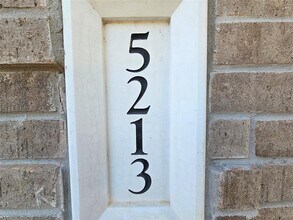 5213 English Glade Dr in Austin, TX - Building Photo - Building Photo