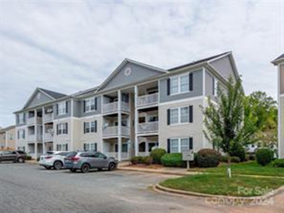 962 Plaza Walk Dr in Charlotte, NC - Building Photo