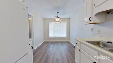 814 Guilford College Rd in Greensboro, NC - Building Photo - Building Photo