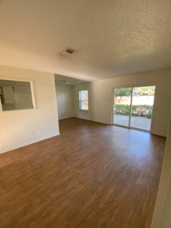 1110 S Cedar St in Brownfield, TX - Building Photo - Building Photo