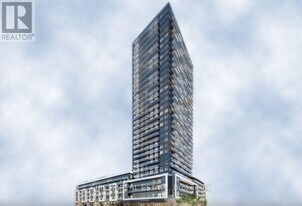 5105 Hurontario St in Mississauga, ON - Building Photo