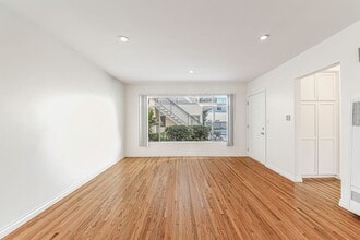 809 Flora Dr in Inglewood, CA - Foto de edificio - Building Photo