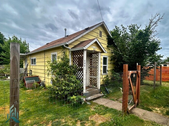 404 1/2 S 18th St in Philomath, OR - Foto de edificio - Building Photo