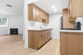 Acacia Manor in Glendale, CA - Foto de edificio - Building Photo