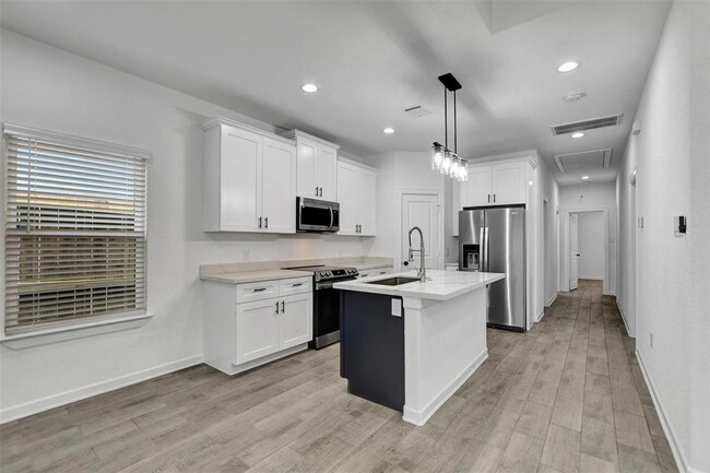 16398 Eastchase St in Montgomery, TX - Building Photo - Building Photo