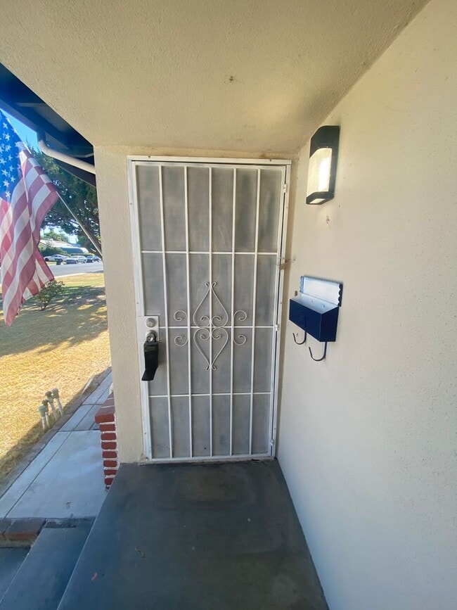 645 W Paradise Ave in Visalia, CA - Building Photo - Building Photo