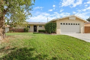 27508 Vilna Ave in Santa Clarita, CA - Building Photo