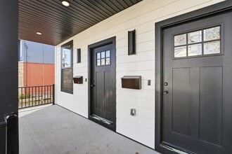 25 Lembeck Ave in Jersey City, NJ - Foto de edificio - Building Photo