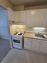 18 Esson St in Kitchener, ON - Building Photo - Building Photo