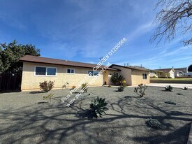 1215 Mira Flores Dr in Santa Maria, CA - Building Photo