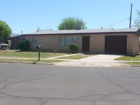 2901 W Fruitland Dr in Roswell, NM - Building Photo