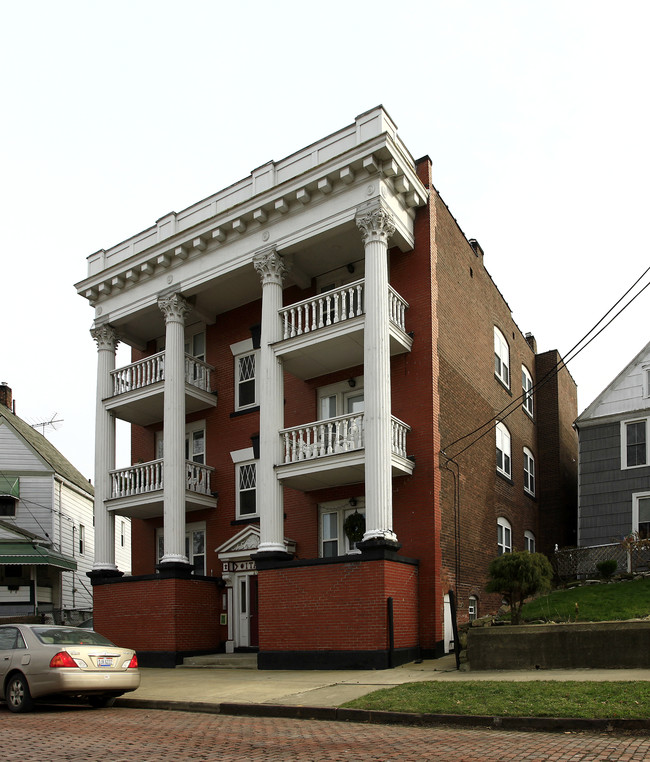 Italia in Cleveland, OH - Foto de edificio - Building Photo