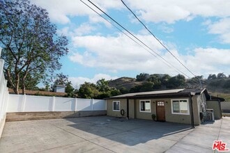9701 Wheatland Ave in Los Angeles, CA - Building Photo - Building Photo