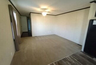 410 Deerfield Ln in Columbus, MI - Foto de edificio - Building Photo